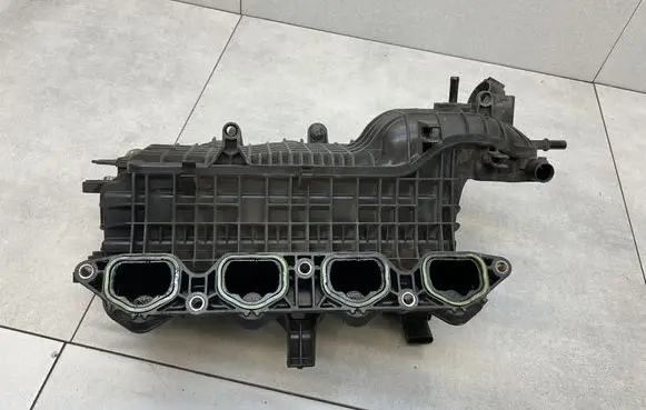Volkswagen Golf VII Intake manifold 04E129711E 04E145749B