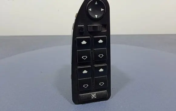 BMW 5 E39 Electric window control switch 8368985