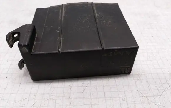 Opel Vectra B Fuse box cover 90506262