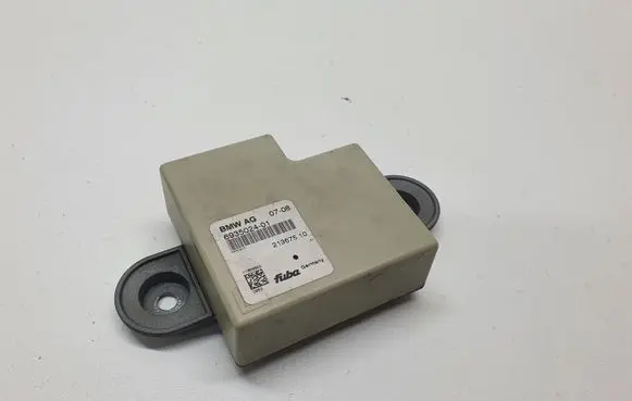 BMW 5 E60 E61 Antenna control unit 6935024 693502401
