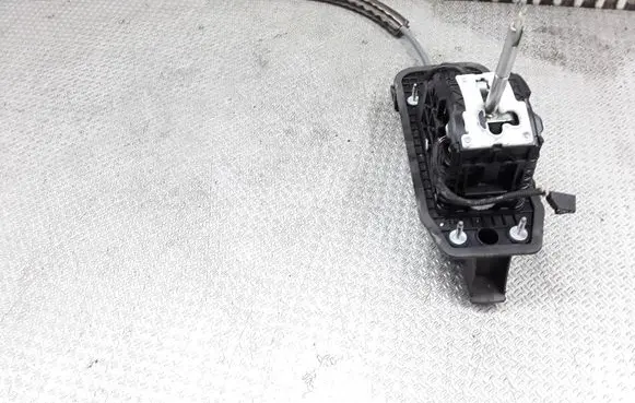 Volkswagen Touran I Gear shifter/selector 1T0713061