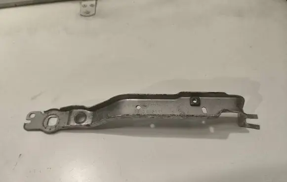 Audi A7 S7 4G Headlight/headlamp mounting bracket 4G8807591