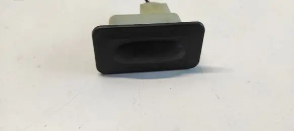Renault Laguna II Tailgate glass/window release handle 8200000900