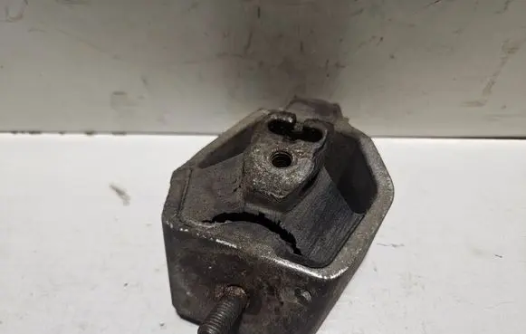 Audi 100 S4 C4 Gearbox mount 4A0399151D