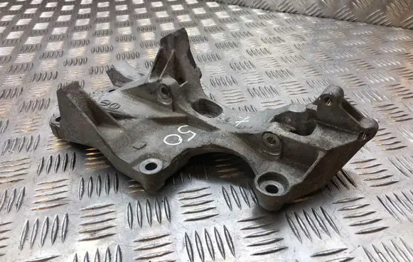 Skoda Roomster (5J) Engine mounting bracket 045903143E