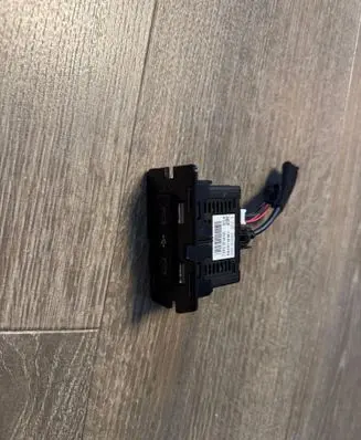Renault Austral USB socket connector 284H38566R