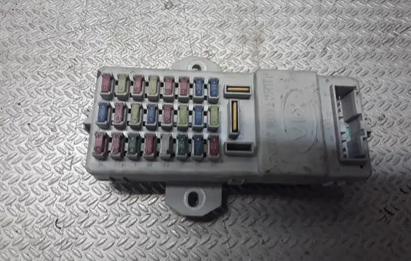 KIA Sorento Fuse module 911703E920
