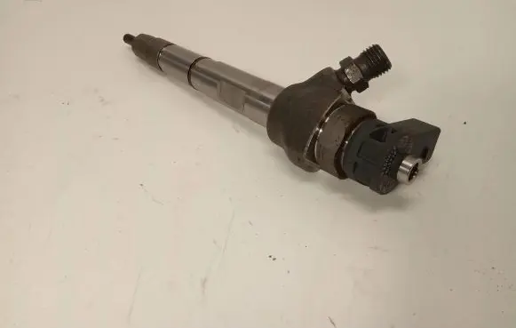 Audi A4 S4 B9 Fuel injector 04L130277AE