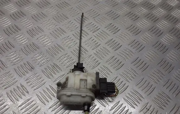 Volkswagen PASSAT B4 Central locking motor 3A0862153B
