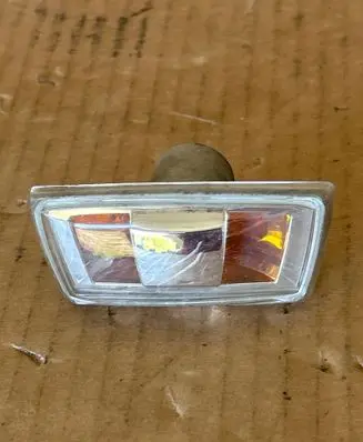 Front fender indicator light