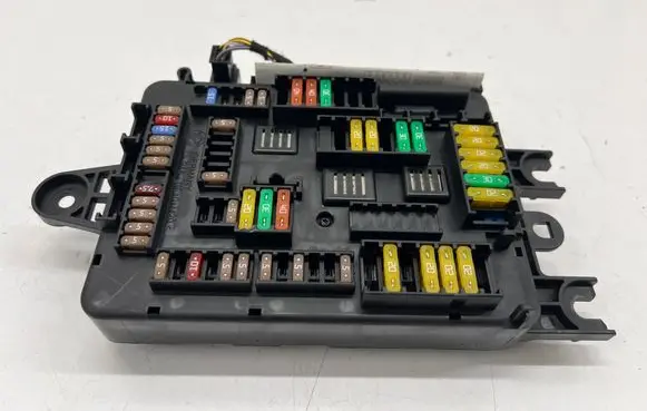 BMW 1 F20 F21 Fuse module 9389070