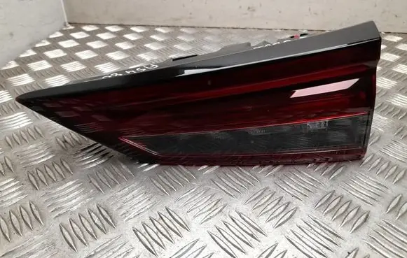 Nissan Qashqai J12 Rear/tail lights KOITO2268F03F