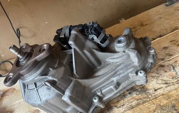 Gearbox transfer box case