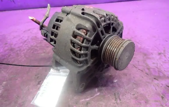 Dacia Logan I Generator/alternator 231003831R