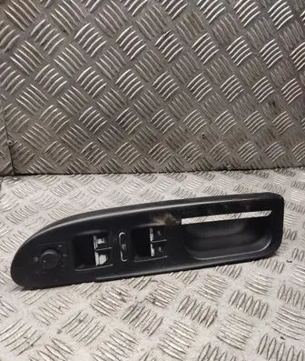 Volkswagen PASSAT B6 Electric window control switch 3c1867171