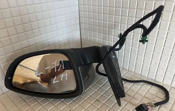 Volkswagen PASSAT B7 Front door electric wing mirror 3C0857934A