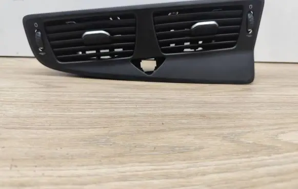 Volvo V70 Dash center air vent grill 3409374
