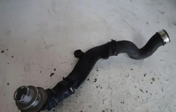 Volkswagen Jetta VI Intercooler hose/pipe 1K0145840R