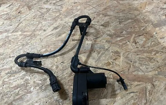 KIA EV6 Rear brake caliper T158247700