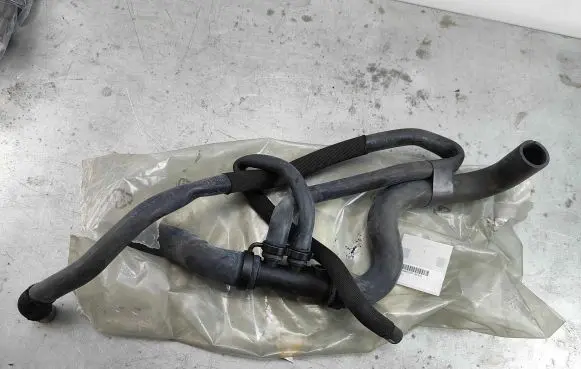 Coolant pipe/hose