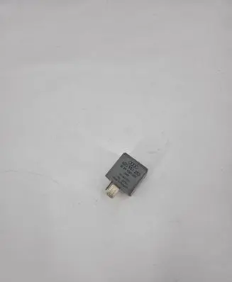 Audi A8 S8 D2 4D Fuel pump relay 4D0951253 899309000