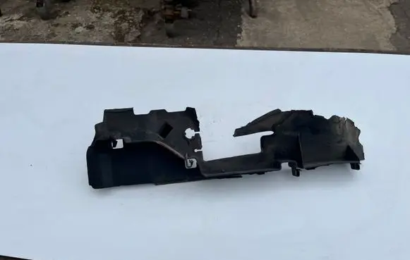 Audi A1 Intercooler air guide/duct channel 8X0121283D