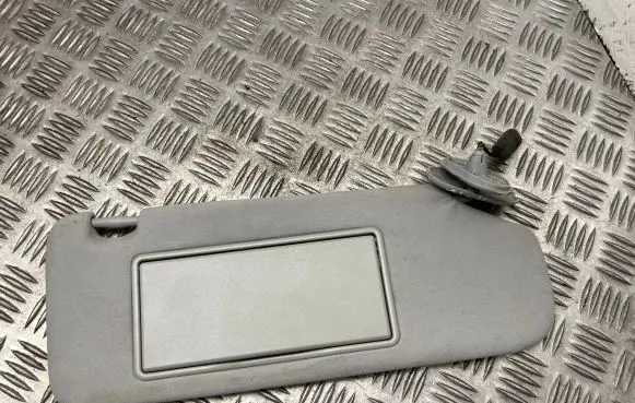 Toyota Avensis T250 Sun visor