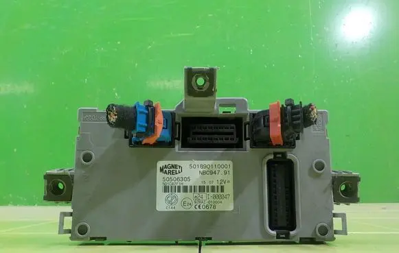 Alfa Romeo GT Fuse box set 501890110001 WP85