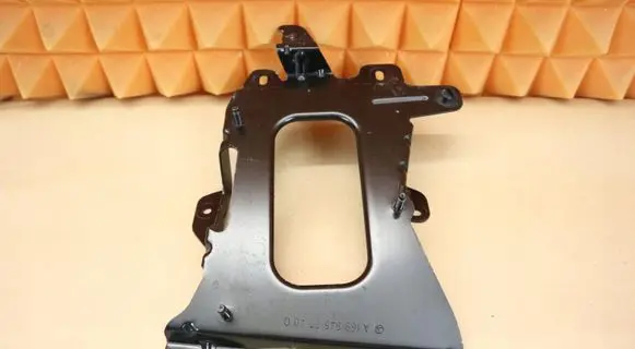 Mercedes-Benz A W169 Engine control unit holder 1695457740 A1695457740
