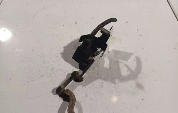 Volvo V70 Front height sensor lever 8622446