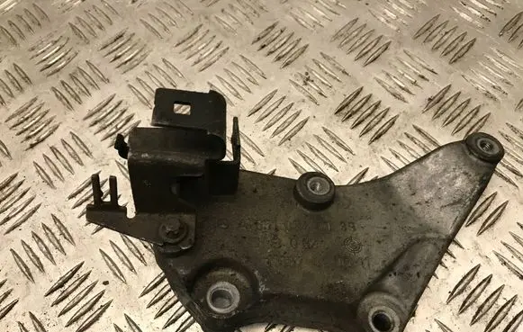 Mercedes-Benz Vito Viano W639 Engine mounting bracket A6510940039