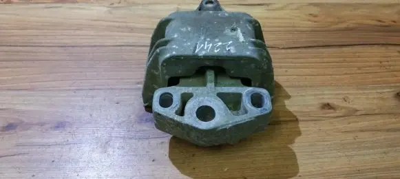 Ford Galaxy Engine mount bracket