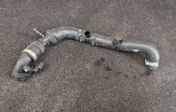 Land Rover Discovery 5 Engine coolant pipe/hose HPLA8286EA