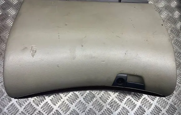 Volvo V70 Glove box 8650374
