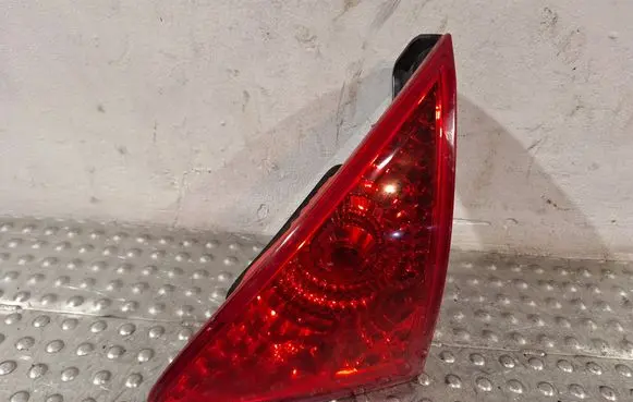 Tailgate rear/tail lights
