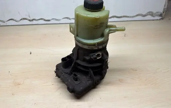 Opel Vivaro Power steering pump 93457191