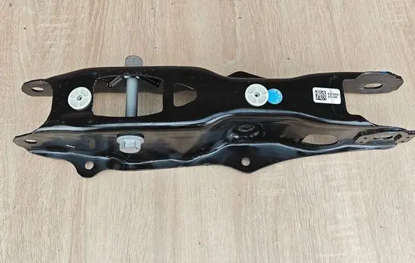 BMW X6 G06 Rear upper control arm/wishbone 6878031