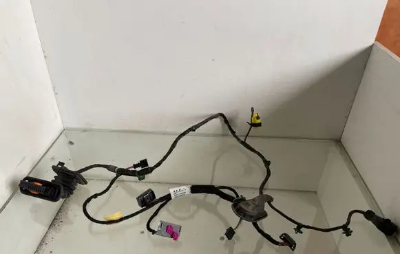Volkswagen Golf Plus Front door wiring loom 5M1971121F