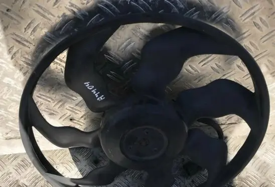 Radiator cooling fan shroud