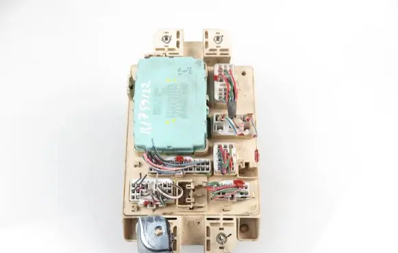 Toyota RAV 4 (XA10) Fuse box set 0689001550 8264120190