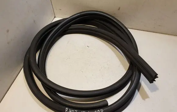 Peugeot 407 Front door rubber seal 