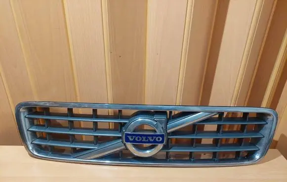 Volvo XC70 Front bumper upper radiator grill 331290550 312905545 312905544