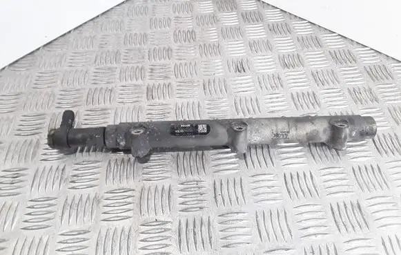 Volvo XC90 Fuel main line pipe 30622085 0445215015