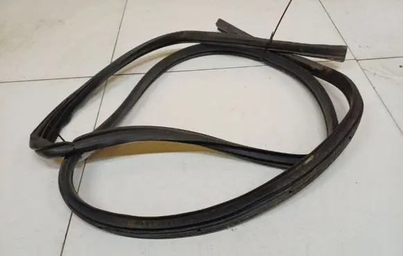 Dodge Stratus Rubber seal front coupe door