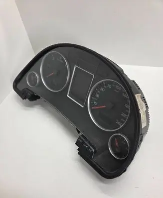 Audi A4 S4 B7 8E 8H Speedometer (instrument cluster) 02636261 2494000108 8E0920931D