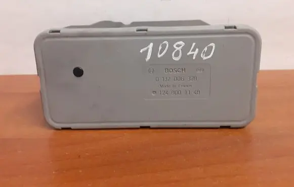 Mercedes-Benz E W124 Central locking vacuum pump 0132006328 10840