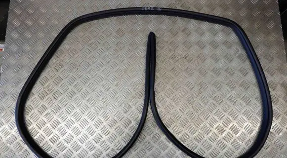 Toyota Prius+ (ZVW40) Rear door rubber seal (on body) 6233147040
