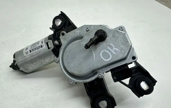 Volkswagen PASSAT B7 Rear window wiper motor 3C9955711A