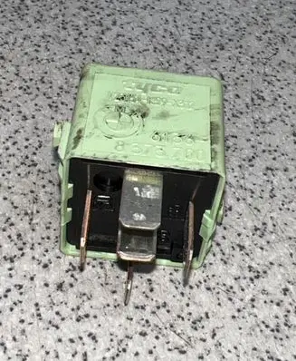 BMW 5 E39 Other relay 8373700