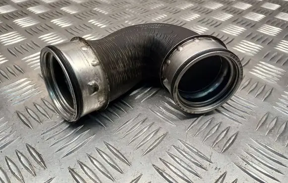 Volkswagen PASSAT B5.5 Intercooler hose/pipe 3B0145834AC